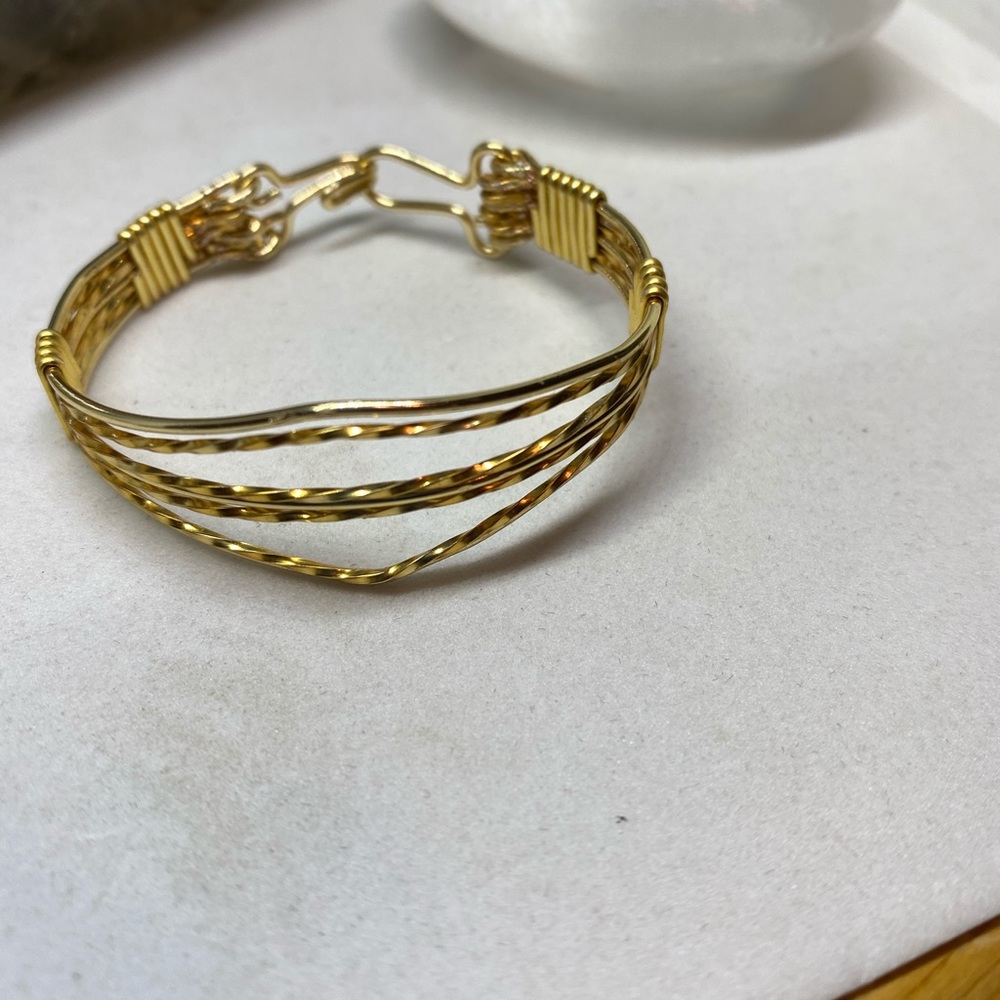 (Child’s)Handmade wire wrapped child’s bracelet - Picture 2 of 4